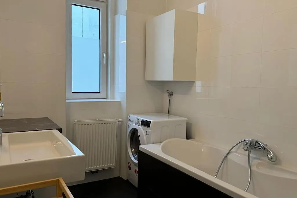Classy Apt In Josefstadt Perfect For 4-6 Vienna