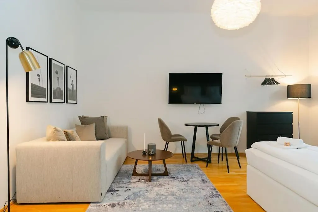 Apartment Classy Apt In Josefstadt Perfect For 4-6 Vienna Austria