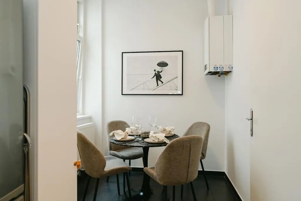 Classy Apt In Josefstadt Perfect For 4-6 Vienna 0*,  Austria
