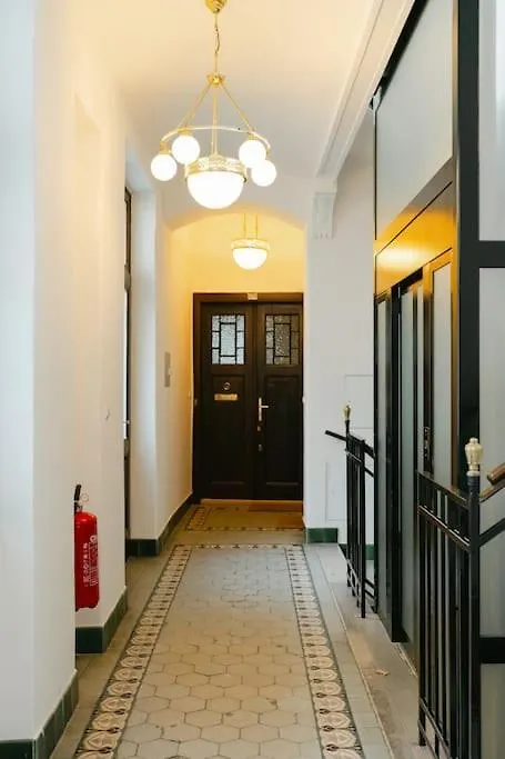 Classy Apt In Josefstadt Perfect For 4-6 Vienna Apartment