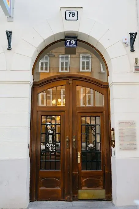 Apartment Classy Apt In Josefstadt Perfect For 4-6 Vienna