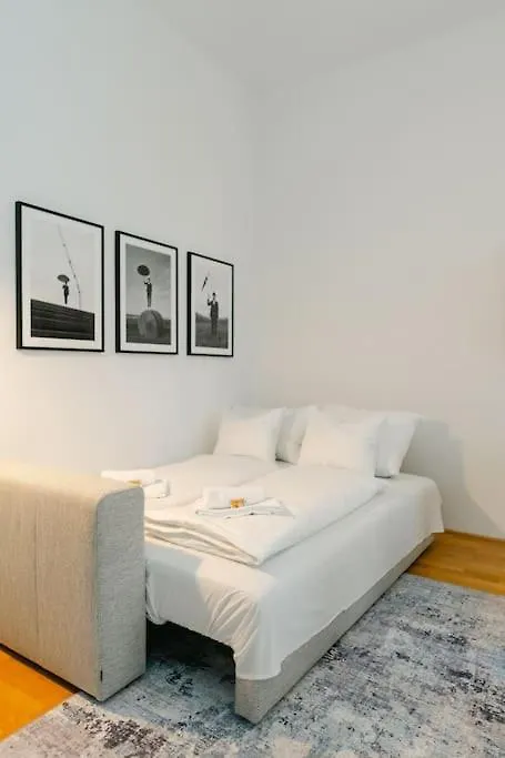 Classy Apt In Josefstadt Perfect For 4-6 Vienna Austria