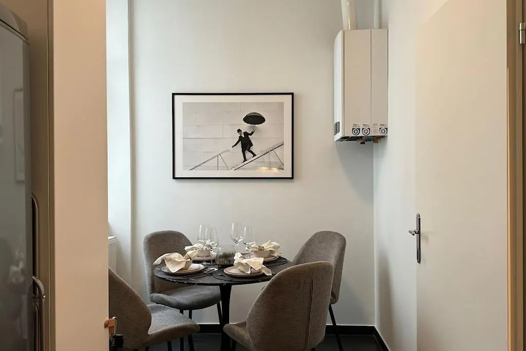 Apartment Classy Apt In Josefstadt Perfect For 4-6 Vienna