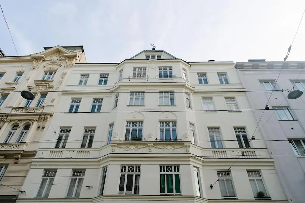 Classy Apt In Josefstadt Perfect For 4-6 Vienna Austria