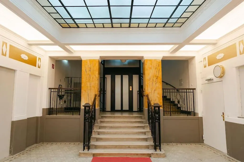 Apartment Classy Apt In Josefstadt Perfect For 4-6 Vienna Austria