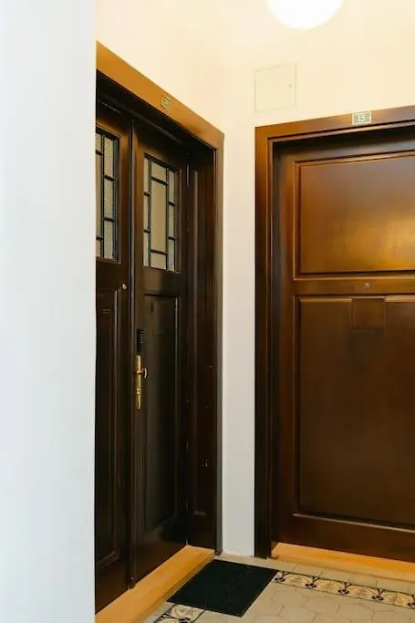 Classy Apt In Josefstadt Perfect For 4-6 Vienna Apartment