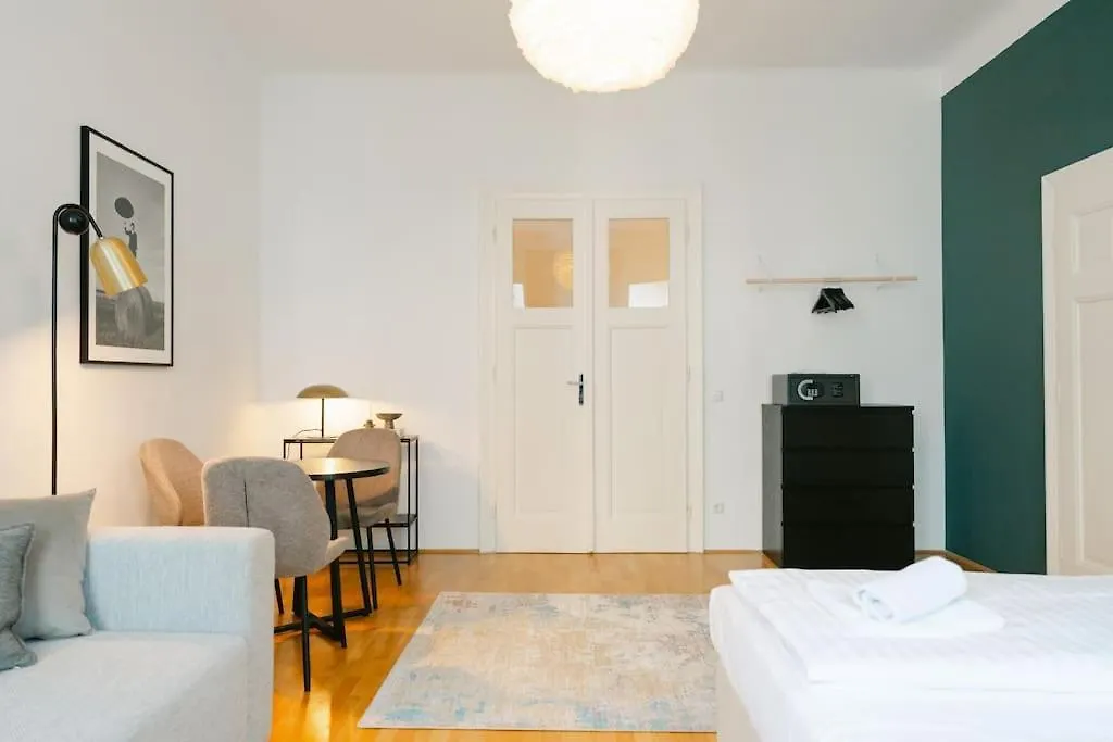 Classy Apt In Josefstadt Perfect For 4-6 Vienna